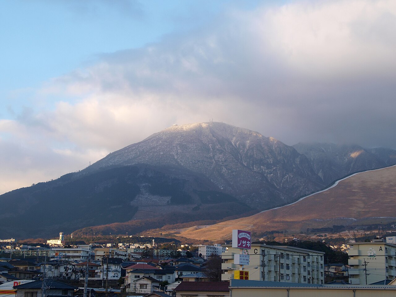 鶴見岳