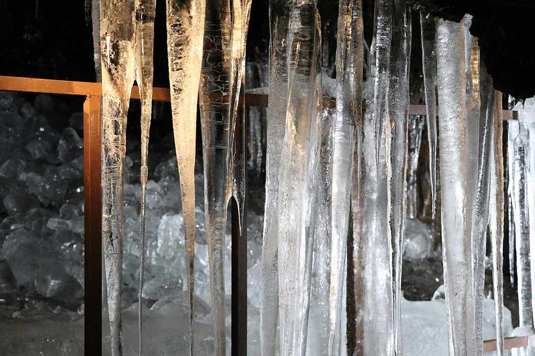 鳴沢氷穴