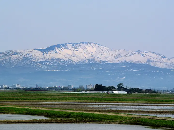 月山
